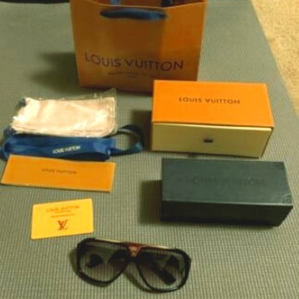 Louis Vuitton Evidence Aviator Sunglasses